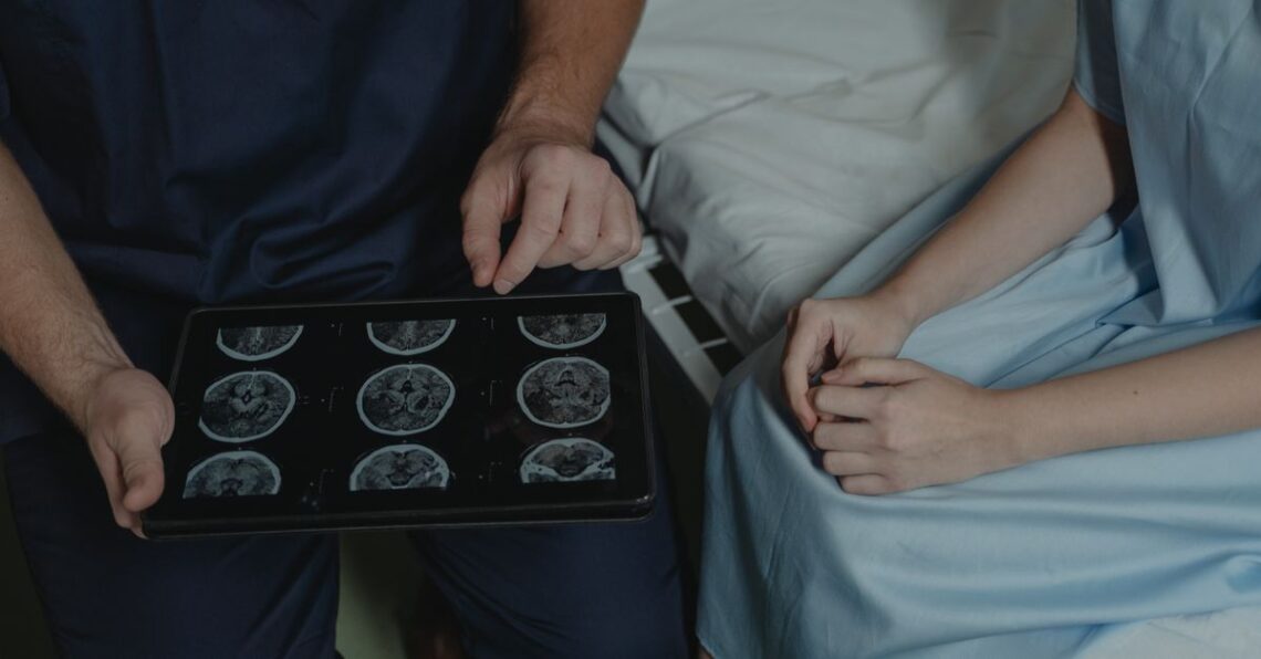 Immagine medica - cervello e tecnologia - doppio bypass neurale