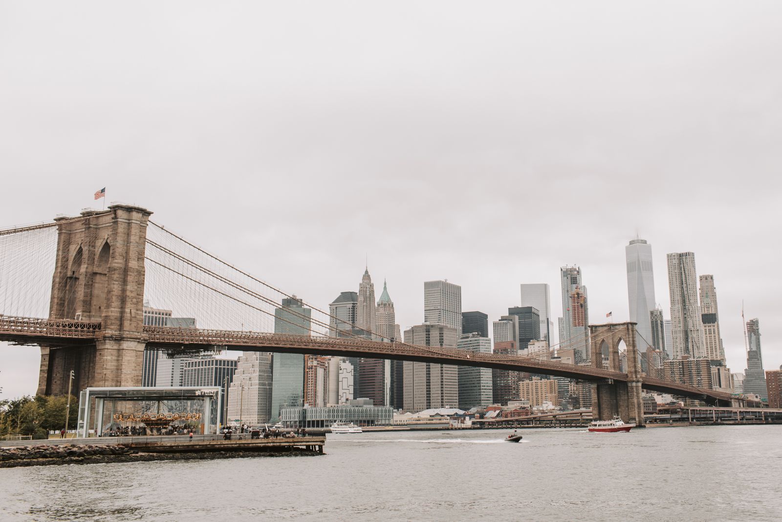 Brooklyn Bridge e lo skyline di Manhattan. Foto: Vlada Karpovich (Pexels)