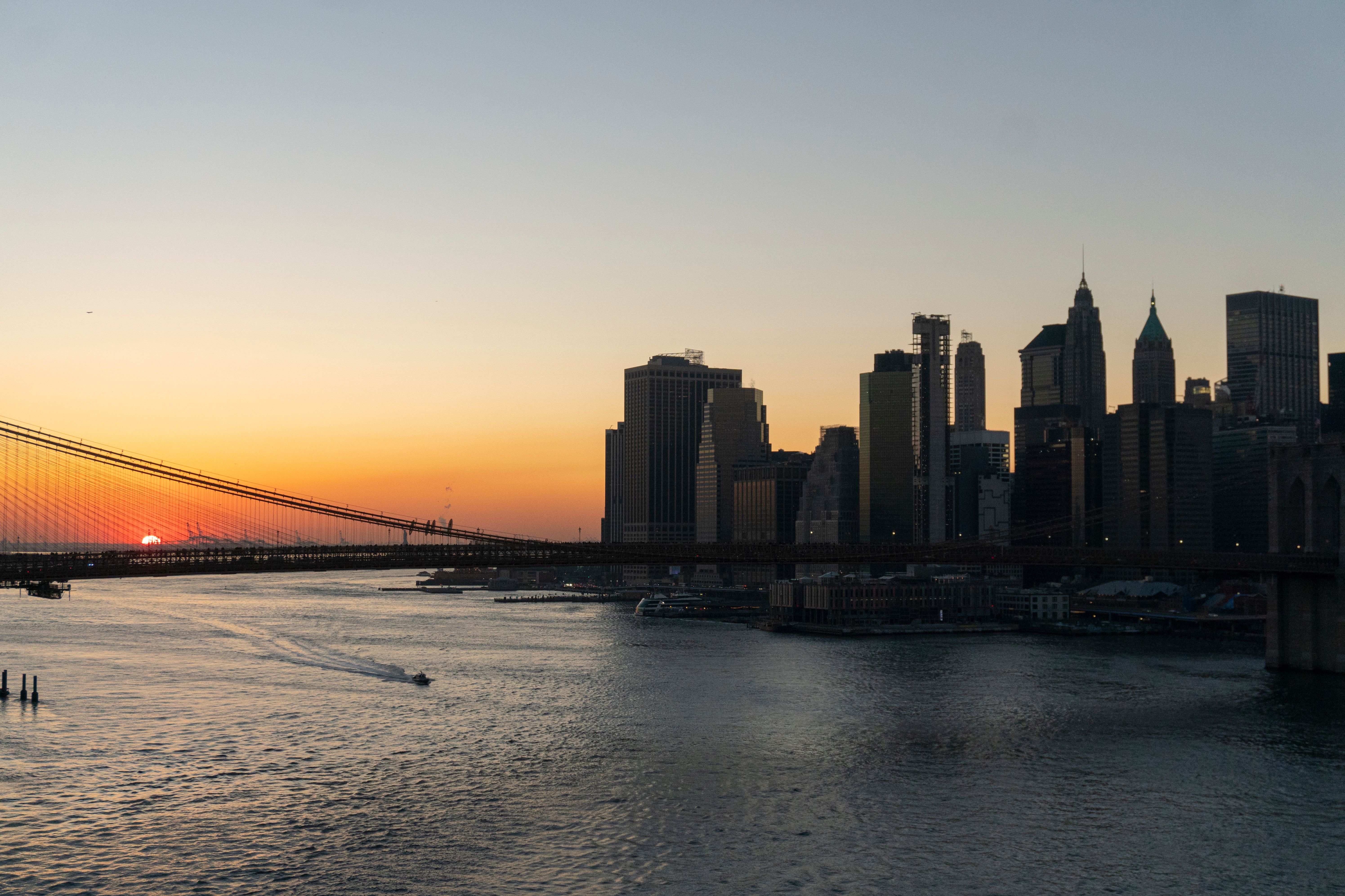 Brooklyn Bridge e skyline di Manhattan al tramonto