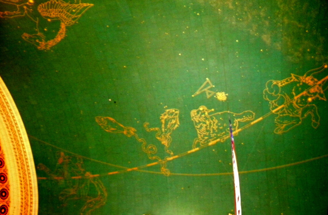 Il soffitto celeste della Main Concourse di Grand Central Terminal, con le costellazioni dipinte in oro su fondo azzurro