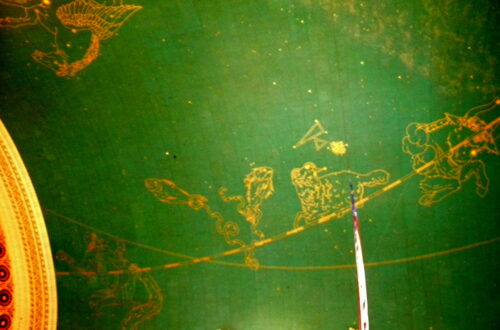 Il soffitto celeste della Main Concourse di Grand Central Terminal, con le costellazioni dipinte in oro su fondo azzurro