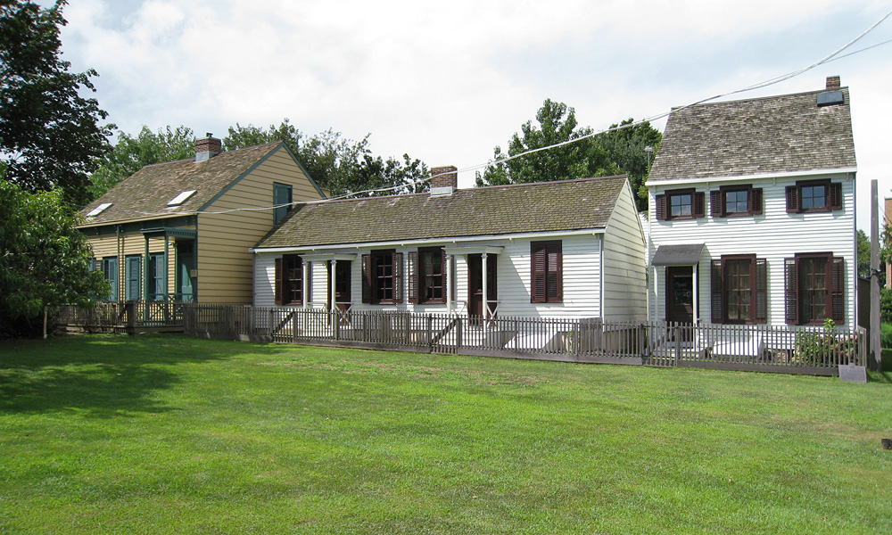 Le quattro case storiche di Hunterfly Road a Weeksville, Brooklyn