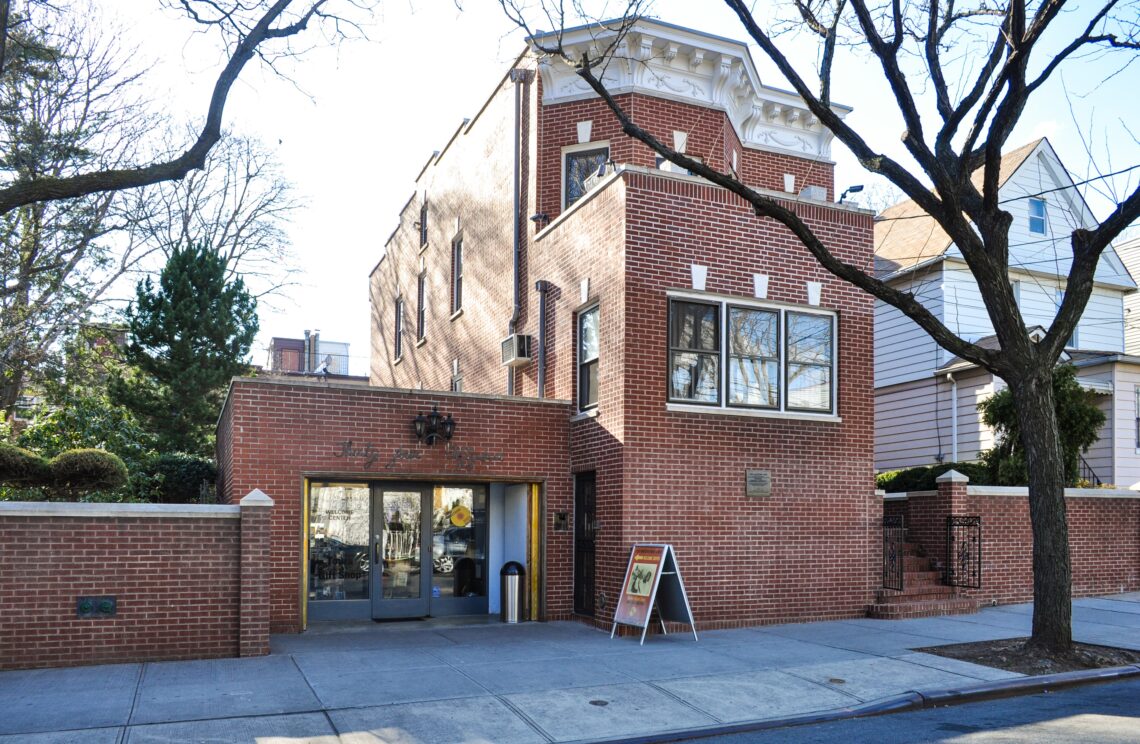 Facciata in mattoni della casa di Louis Armstrong a Corona, Queens, oggi museo