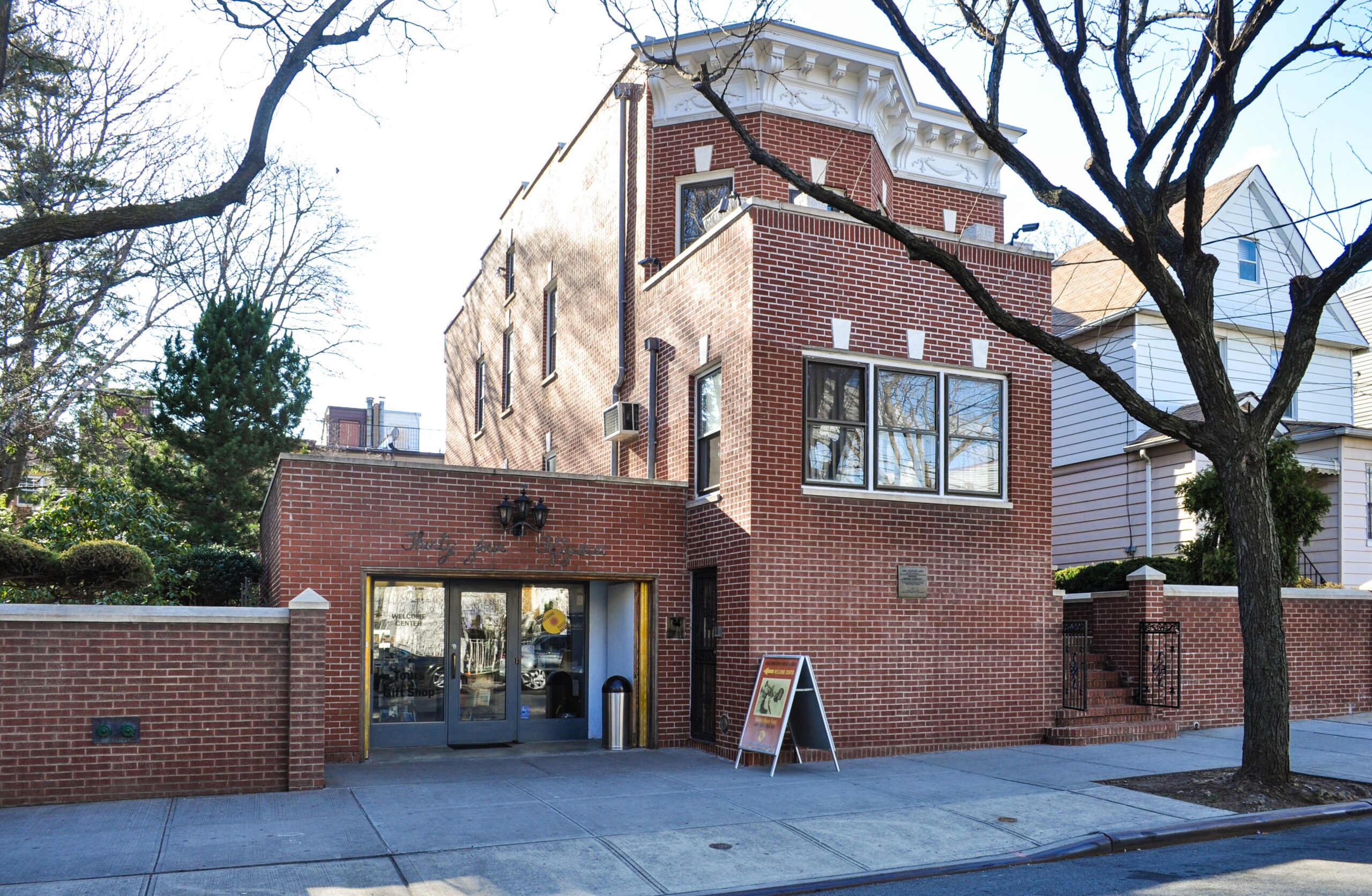 Facciata in mattoni della casa di Louis Armstrong a Corona, Queens, oggi museo